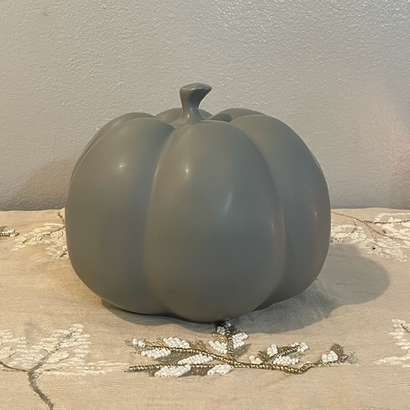 New Rae Dunn pumpkin fall 2021 collection - Picture 3 of 5